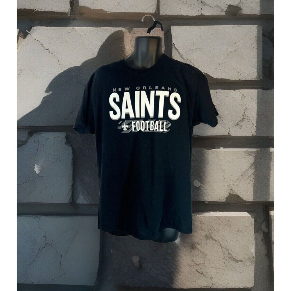 NFL New Orleans Saints mens Size large t shirt Football black W/ White spell out